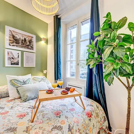 Apartment Zanzibar - 15 Min Walk To Fontainebleau Chateau