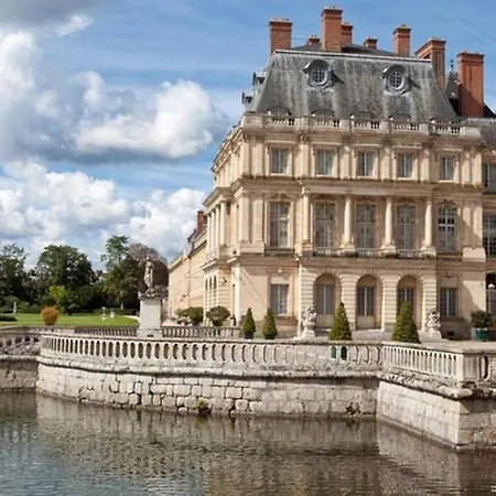 Zanzibar - 15 Min Walk To Fontainebleau Chateau *