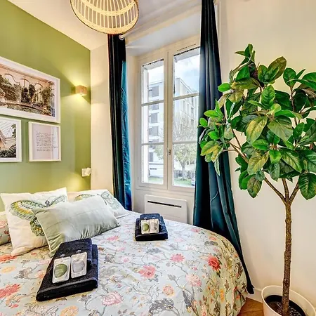 Apartment Zanzibar - 15 Min Walk To Fontainebleau Chateau