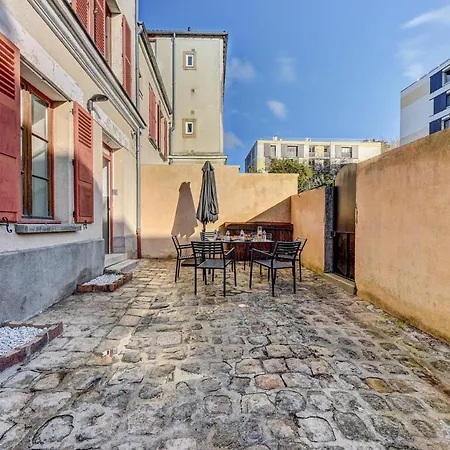 Apartment Zanzibar - 15 Min Walk To Fontainebleau Chateau